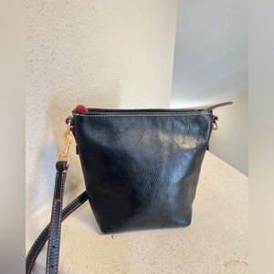 Dooney and Bourke Camden Florentine Hobo Crossbody ‎ Leather Black Lining Gold